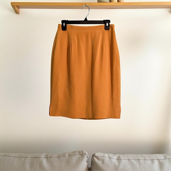 Dana Buchman Vintage Silk Pencil Skirt. Size 10P. Orange Yellow Color. Back Zip - Picture 4 of 7